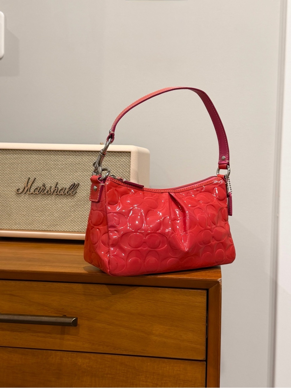 Vintage Y2K Coach Signature Patent Leather Mini
Shoulder Bag Fuchsia Coral Bague